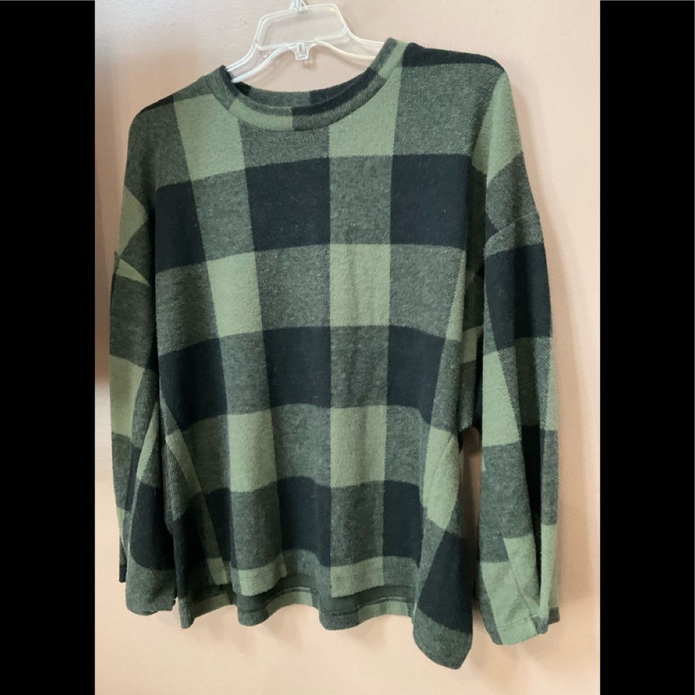 OSO casuals medium poll over super soft  2 EUC large snaps at wrist